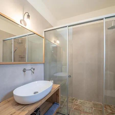 Leonie Villa Fiszkárdo