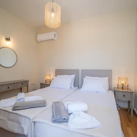 Leonie By Vintage Travel *